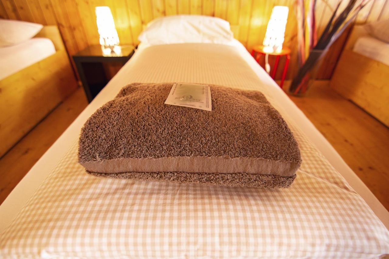 Sust Lodge Am Gotthard Hospental Pokoj fotografie
